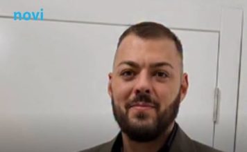 Pjevač Slobodan Vasić napravio incident u avionu, pa ga hitno odveli na psihijatriju