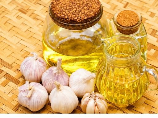 Ulje od bijelog luka savršen lijek za zglobove i kičmu (RECEPT)