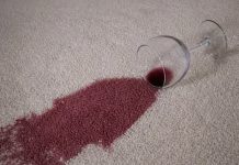 KORISNI SAVJETI: Evo kako da uklonite fleke od crnog vina!
