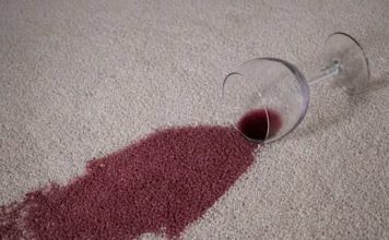 KORISNI SAVJETI: Evo kako da uklonite fleke od crnog vina!