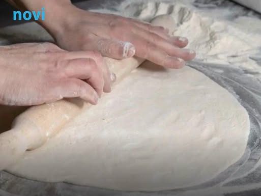 Pekari uvijek rade ovo prije razvlačenja tijesta: Zato kore budu tanke, elastične i ne pucaju