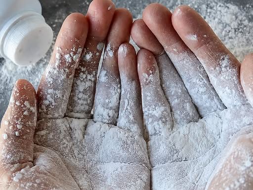 BEBI PUDER IMA MOĆI O KOJIMA NISTE NI SANJALI: Bićete zadivljeni kada otkrijete za šta vam sve može poslužiti…