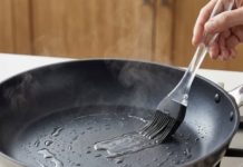 Zašto iskusne domaćice brišu tavu octom prije prženja: stari kuhinjski trik