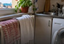 Krpe vam smrde i poslije pranja? Sipajte 1 šolju ovog napitka u veš mašinu i riješite problem